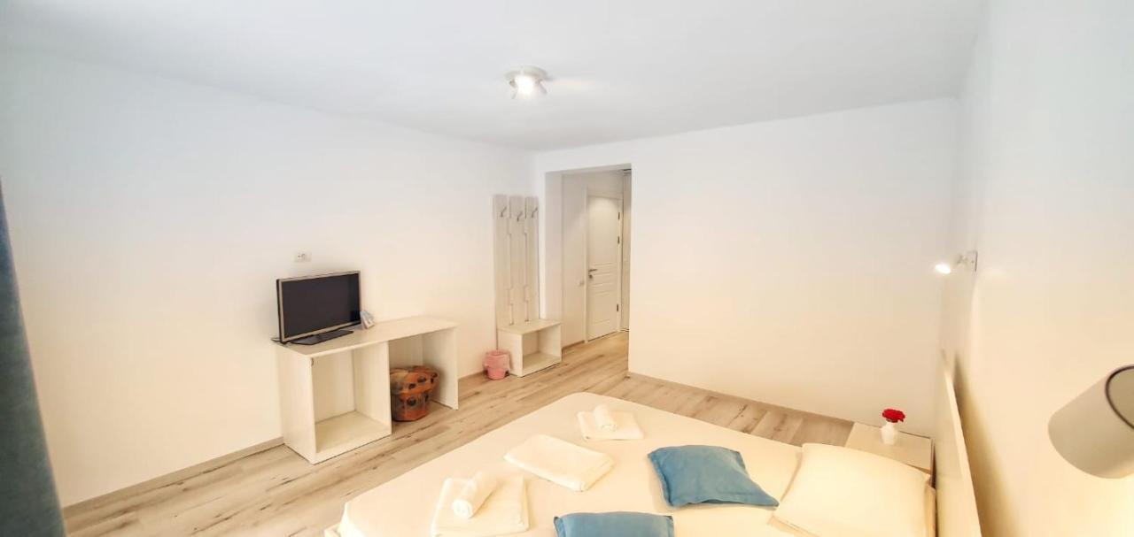 Casa Cochilia - Camera Privata In Localitatea ตูซลา ภายนอก รูปภาพ